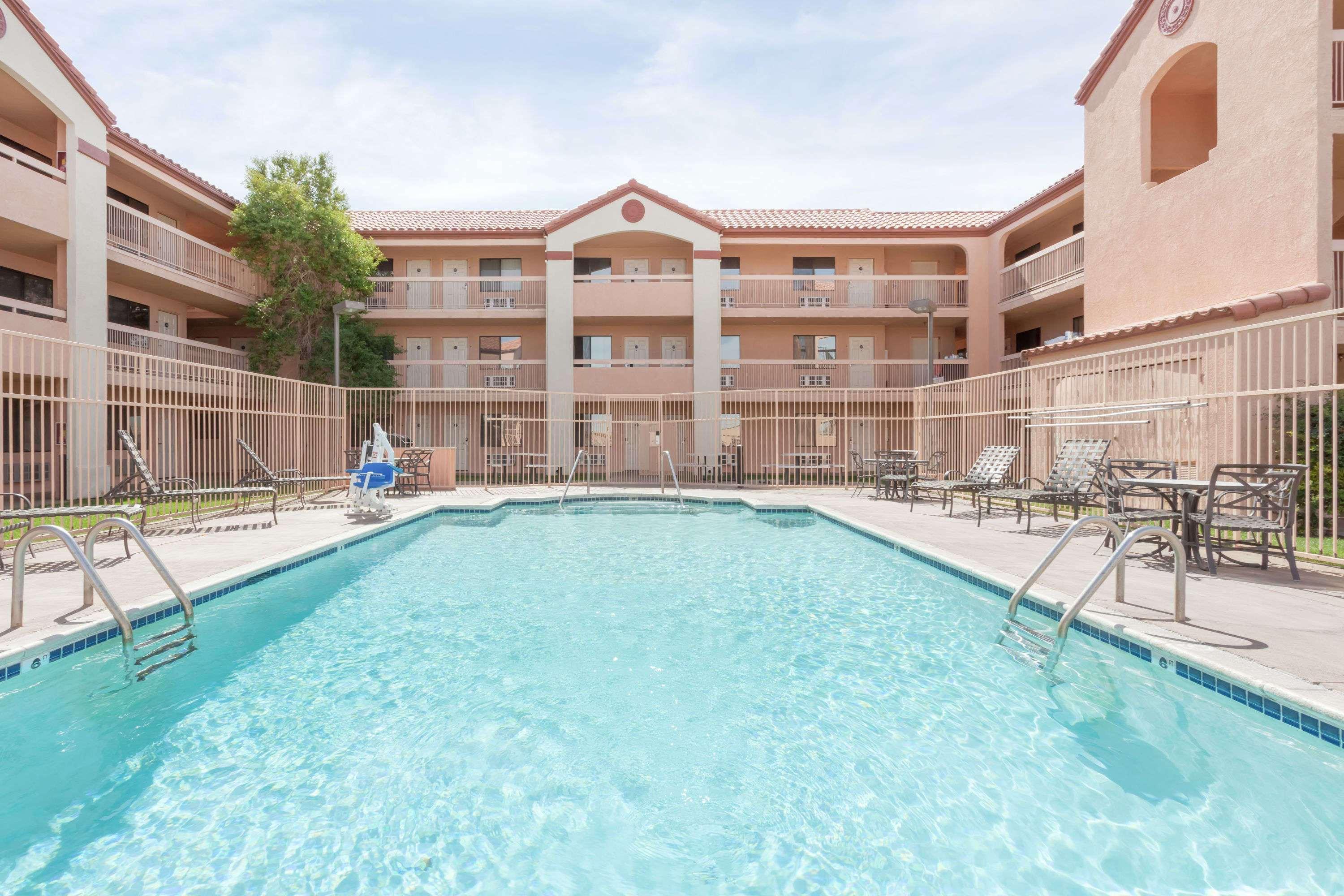 Motel 6 Barstow, Ca I15 And Lenwood Road Extérieur photo